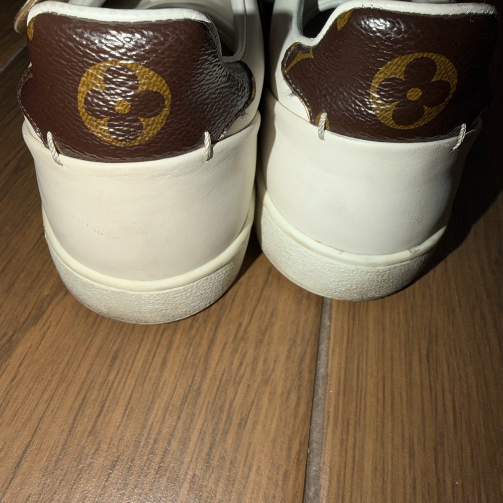 Louis Vuitton Cream Leather Sneakers with Brown Monogram Detail authentic - Picture 8 of 9
